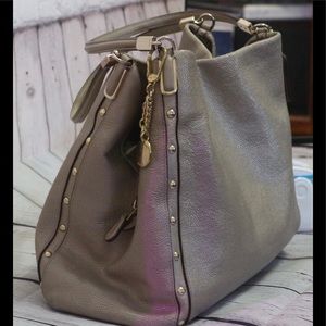 Gorgeous Coach Champagne Leather Purse 🎀